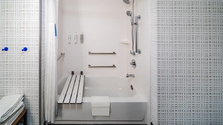 Hampton Inn & Suites Tomball Room