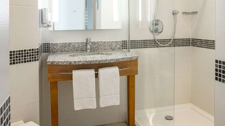 <b>Hampton by Hilton Amsterdam Arena Room</b>. Images powered by <a href="https://iceportal.shijigroup.com/" title="IcePortal" target="_blank">IcePortal</a>.