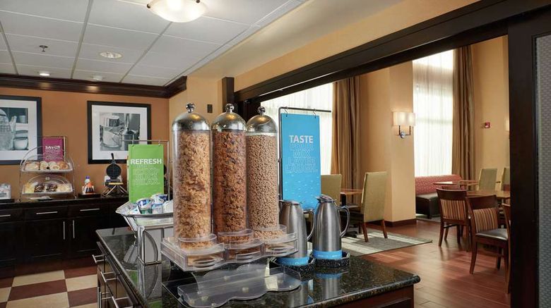 <b>Hampton Inn & Suites Oxford-Anniston Restaurant</b>. Images powered by <a href="https://iceportal.shijigroup.com/" title="IcePortal" target="_blank">IcePortal</a>.