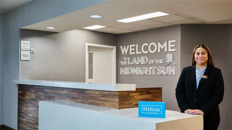 <b>Hampton Inn Anchorage Lobby</b>. Images powered by <a href="https://iceportal.shijigroup.com/" title="IcePortal" target="_blank">IcePortal</a>.