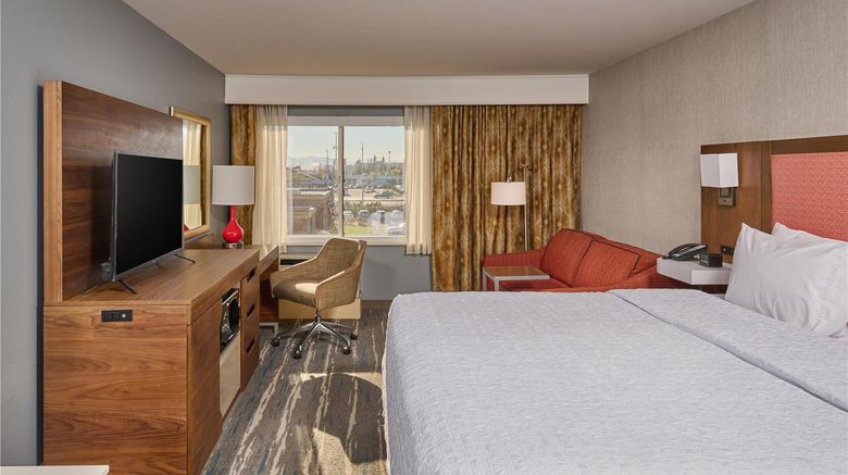 <b>Hampton Inn Anchorage Room</b>. Images powered by <a href="https://iceportal.shijigroup.com/" title="IcePortal" target="_blank">IcePortal</a>.