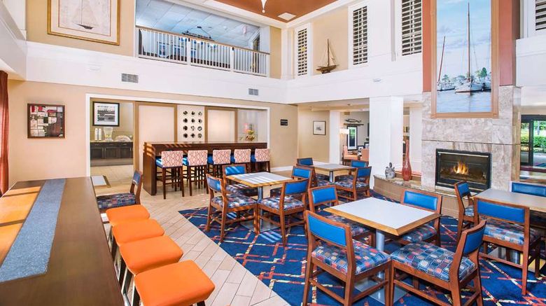 <b>Hampton Inn & Suites Annapolis Lobby</b>. Images powered by <a href="https://iceportal.shijigroup.com/" title="IcePortal" target="_blank">IcePortal</a>.