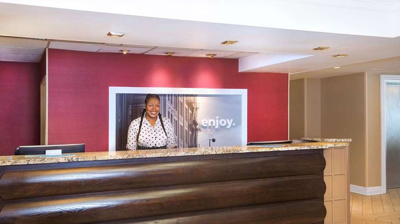 <b>Hampton Inn & Suites Annapolis Lobby</b>. Images powered by <a href="https://iceportal.shijigroup.com/" title="IcePortal" target="_blank">IcePortal</a>.