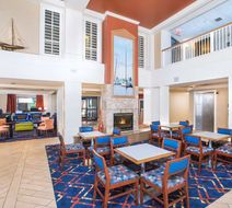 Hampton Inn & Suites Annapolis Lobby