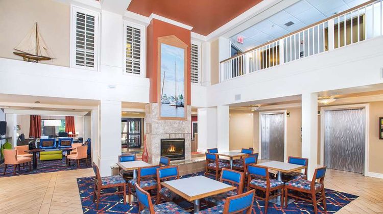 Hampton Inn & Suites Annapolis Lobby