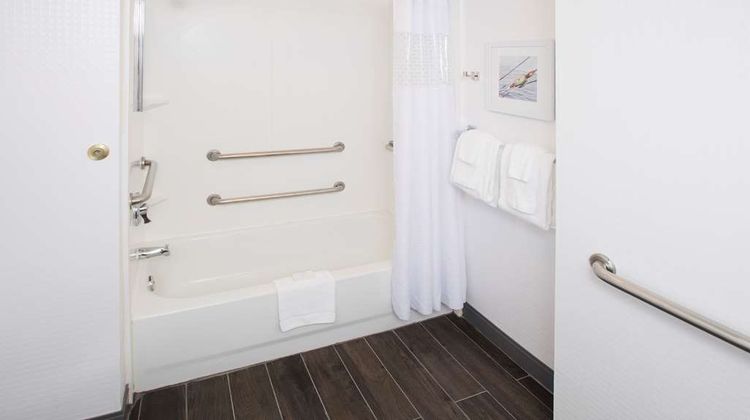 Hampton Inn & Suites Annapolis Room