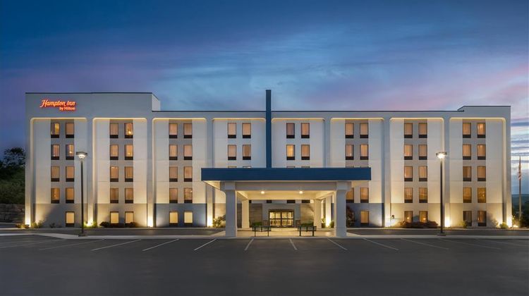 Hampton Inn Altoona Exterior