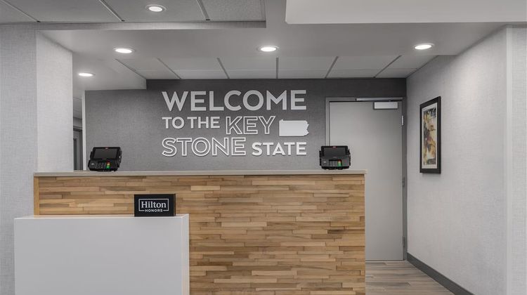 Hampton Inn Altoona Lobby