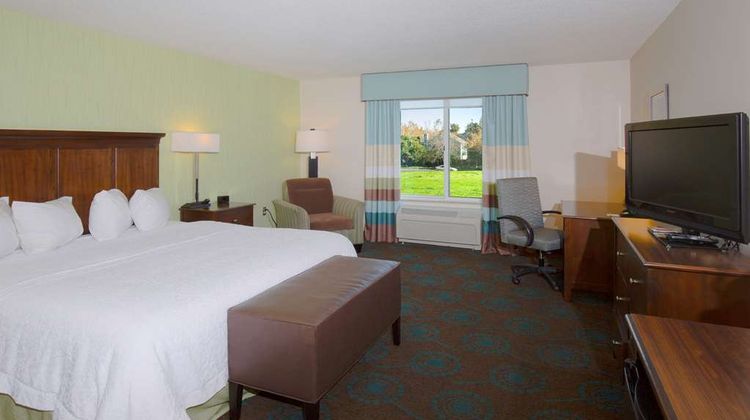 Hampton Inn & Suites Waterfront Room