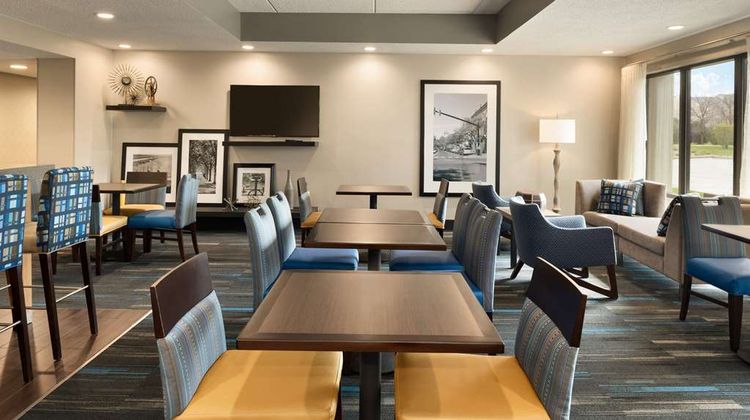 Hampton Inn Appleton-Fox River Mall Lobby