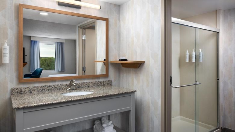 <b>Hampton Inn Neptune/Wall Room</b>. Images powered by <a href="https://iceportal.shijigroup.com/" title="IcePortal" target="_blank">IcePortal</a>.