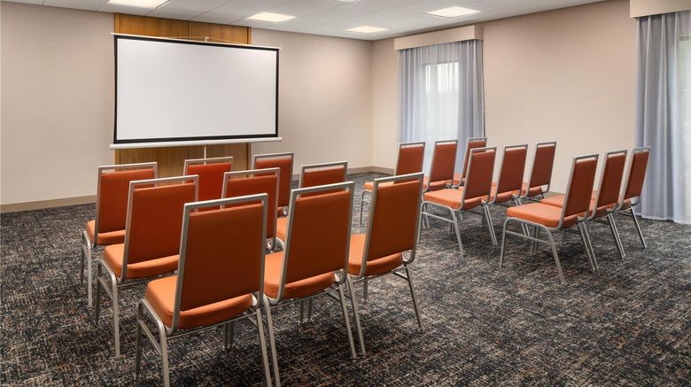 <b>Hampton Inn Neptune/Wall Meeting</b>. Images powered by <a href="https://iceportal.shijigroup.com/" title="IcePortal" target="_blank">IcePortal</a>.