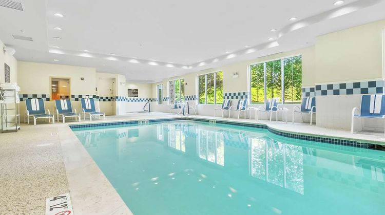 Hampton Inn Nashua Pool