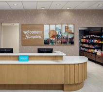 Hampton Inn Nashua Lobby