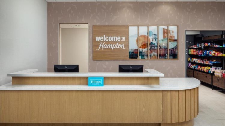 Hampton Inn Nashua Lobby