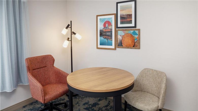 <b>Hampton Inn Nashua Room</b>. Images powered by <a href="https://iceportal.shijigroup.com/" title="IcePortal" target="_blank">IcePortal</a>.