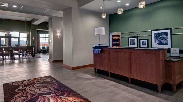 <b>Hampton Inn & Suites Astoria Lobby</b>. Images powered by <a href="https://iceportal.shijigroup.com/" title="IcePortal" target="_blank">IcePortal</a>.