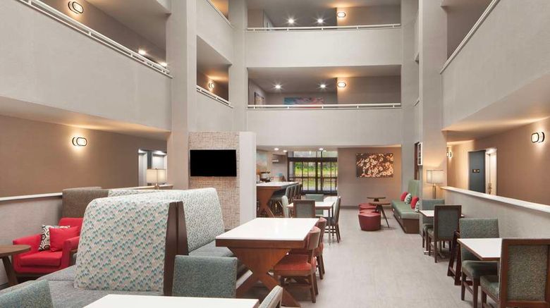 <b>Hampton Inn Athens Lobby</b>. Images powered by <a href="https://iceportal.shijigroup.com/" title="IcePortal" target="_blank">IcePortal</a>.