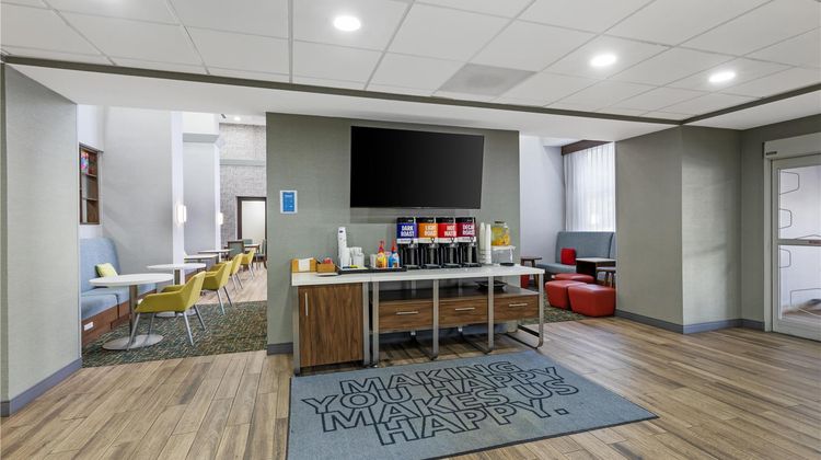 Hampton Inn & Stes Camp Creek Mrketplace Lobby
