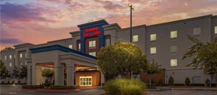 Hampton Inn & Stes Camp Creek Mrketplace Exterior