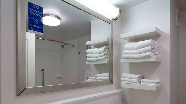 <b>Hampton Inn Conyers Room</b>. Images powered by <a href="https://iceportal.shijigroup.com/" title="IcePortal" target="_blank">IcePortal</a>.