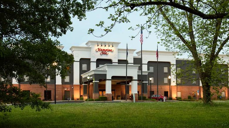 <b>Hampton Inn Fayetteville Exterior</b>. Images powered by <a href="https://iceportal.shijigroup.com/" title="IcePortal" target="_blank">IcePortal</a>.