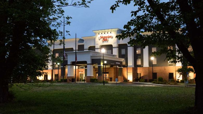 <b>Hampton Inn Fayetteville Exterior</b>. Images powered by <a href="https://iceportal.shijigroup.com/" title="IcePortal" target="_blank">IcePortal</a>.