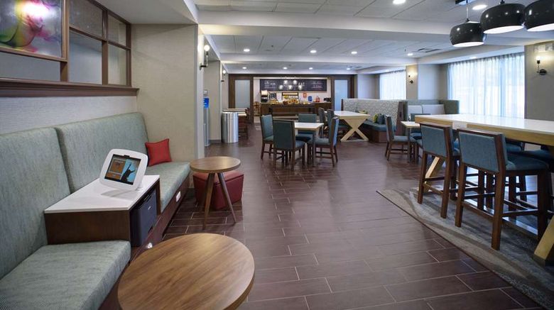 <b>Hampton Inn Fayetteville Restaurant</b>. Images powered by <a href="https://iceportal.shijigroup.com/" title="IcePortal" target="_blank">IcePortal</a>.