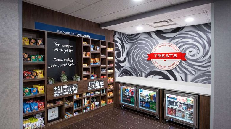 <b>Hampton Inn Fayetteville Restaurant</b>. Images powered by <a href="https://iceportal.shijigroup.com/" title="IcePortal" target="_blank">IcePortal</a>.