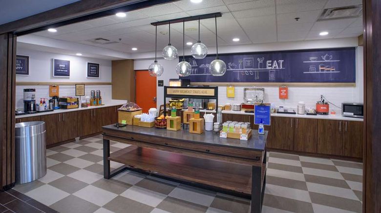 <b>Hampton Inn Fayetteville Restaurant</b>. Images powered by <a href="https://iceportal.shijigroup.com/" title="IcePortal" target="_blank">IcePortal</a>.