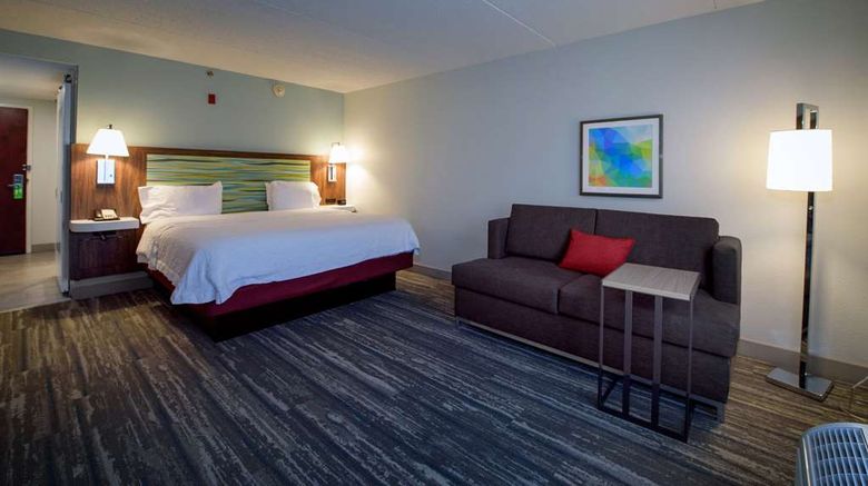 <b>Hampton Inn Fayetteville Room</b>. Images powered by <a href="https://iceportal.shijigroup.com/" title="IcePortal" target="_blank">IcePortal</a>.