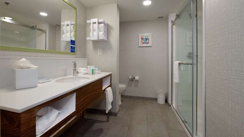 <b>Hampton Inn Fayetteville Room</b>. Images powered by <a href="https://iceportal.shijigroup.com/" title="IcePortal" target="_blank">IcePortal</a>.