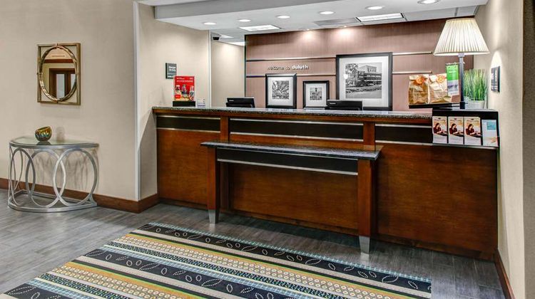 Hampton Inn & Suites Gwinnett Lobby