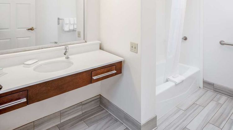 Hampton Inn & Suites Gwinnett Room