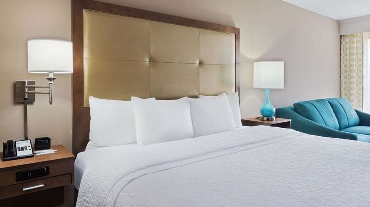 Hampton Inn & Suites Gwinnett Room