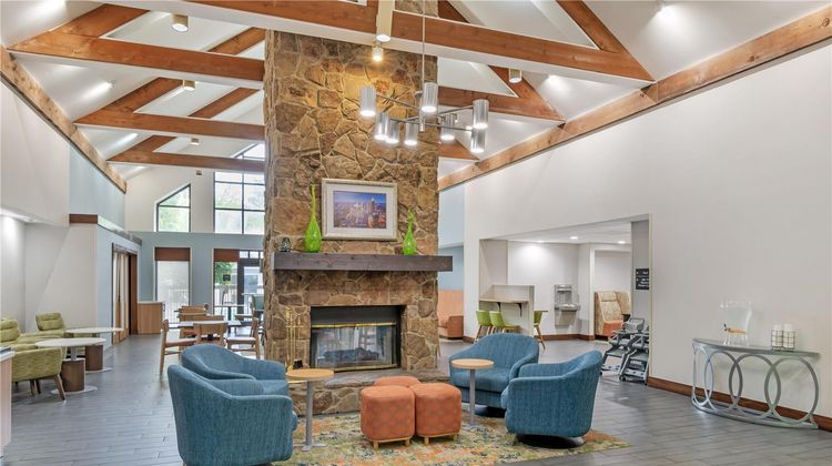 Hampton Inn & Suites Gwinnett Lobby