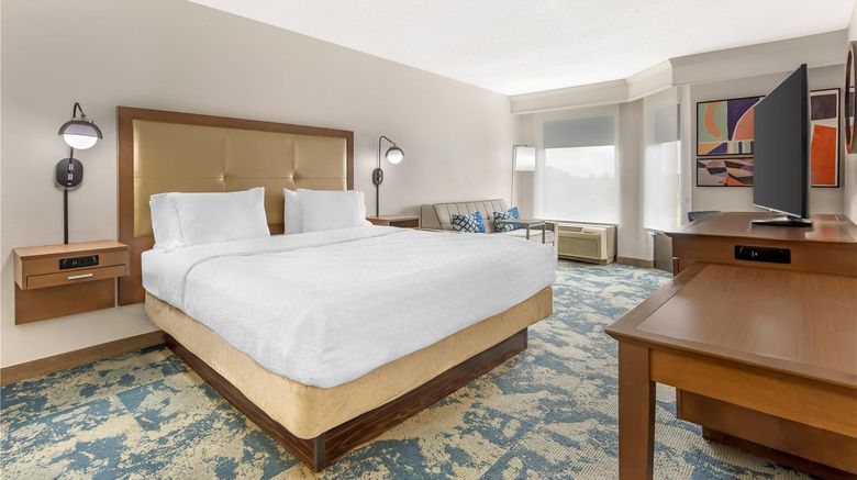 <b>Hampton Inn & Suites Gwinnett Room</b>. Images powered by <a href="https://iceportal.shijigroup.com/" title="IcePortal" target="_blank">IcePortal</a>.