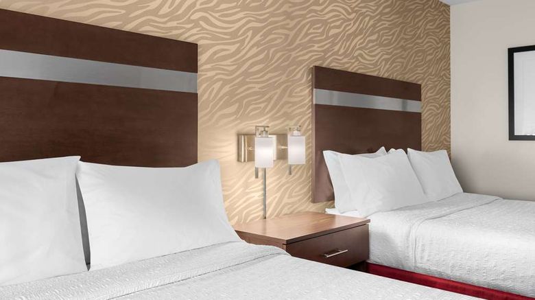 <b>Hampton Inn Atlanta McDonough Room</b>. Images powered by <a href="https://iceportal.shijigroup.com/" title="IcePortal" target="_blank">IcePortal</a>.