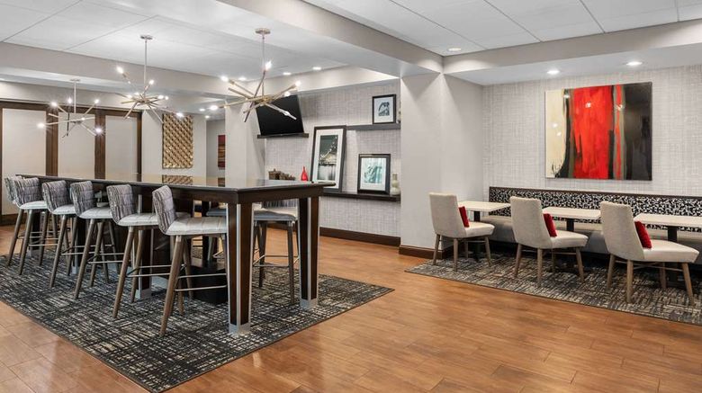 <b>Hampton Inn Atlanta McDonough Lobby</b>. Images powered by <a href="https://iceportal.shijigroup.com/" title="IcePortal" target="_blank">IcePortal</a>.