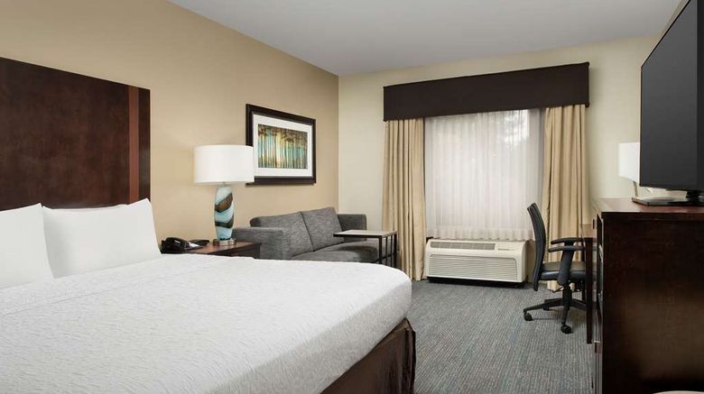 <b>Hampton Inn & Suites Alpharetta Room</b>. Images powered by <a href="https://iceportal.shijigroup.com/" title="IcePortal" target="_blank">IcePortal</a>.