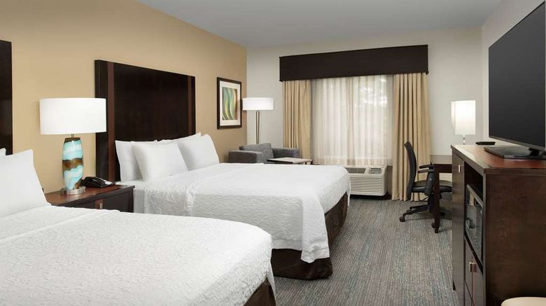 <b>Hampton Inn & Suites Alpharetta Room</b>. Images powered by <a href="https://iceportal.shijigroup.com/" title="IcePortal" target="_blank">IcePortal</a>.