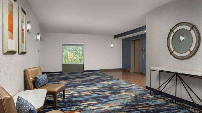 <b>Hampton Inn & Suites Alpharetta Lobby</b>. Images powered by <a href="https://iceportal.shijigroup.com/" title="IcePortal" target="_blank">IcePortal</a>.