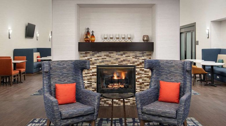 <b>Hampton Inn & Suites Alpharetta Lobby</b>. Images powered by <a href="https://iceportal.shijigroup.com/" title="IcePortal" target="_blank">IcePortal</a>.