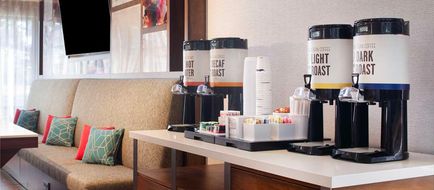 Hampton Inn & Suites-Atlanta Airport N Lobby