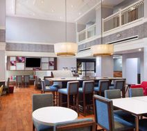 Hampton Inn & Suites-Atlanta Airport N Lobby