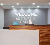 Hampton Inn & Suites-Atlanta Airport N Lobby