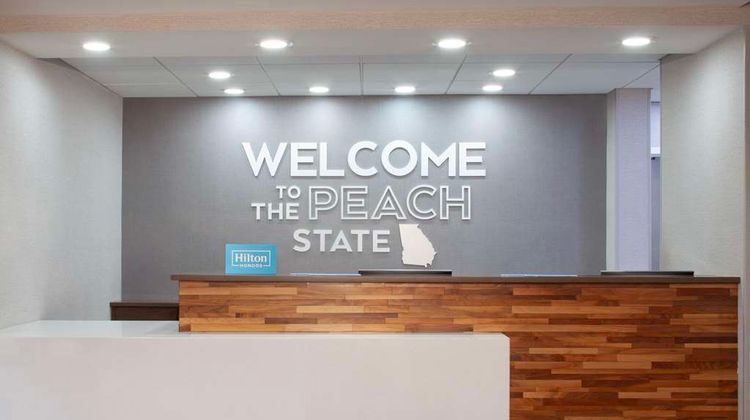 Hampton Inn & Suites-Atlanta Airport N Lobby