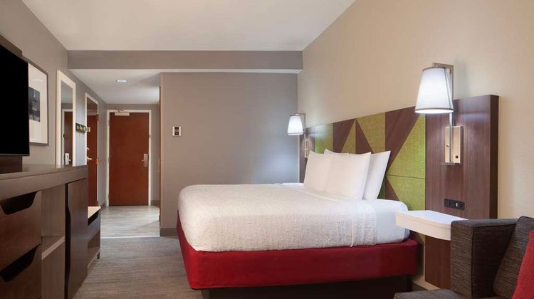 Hampton Inn & Suites-Atlanta Airport N Room