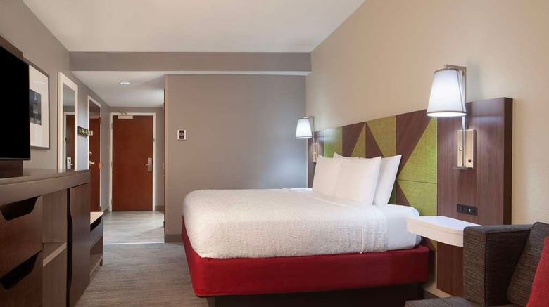 <b>Hampton Inn & Suites-Atlanta Airport N Room</b>. Images powered by <a href="https://iceportal.shijigroup.com/" title="IcePortal" target="_blank">IcePortal</a>.