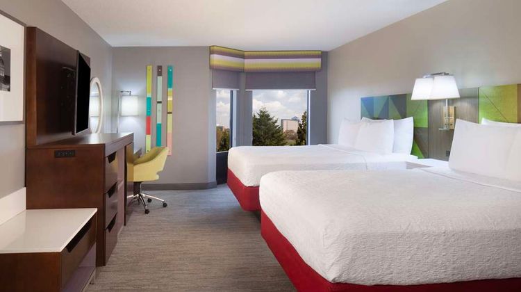 Hampton Inn & Suites-Atlanta Airport N Room